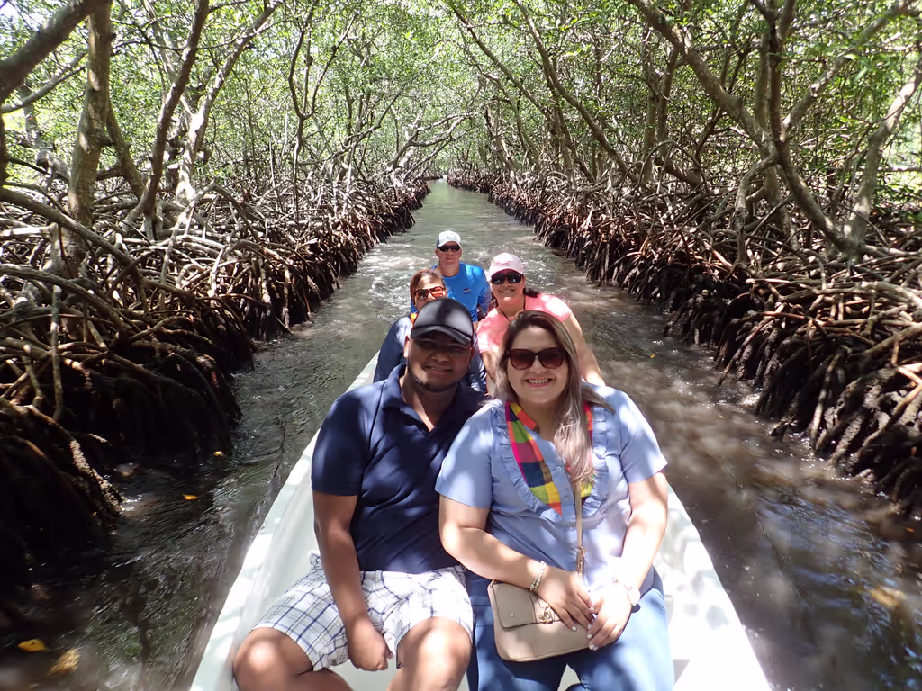 Roatan Private Tour - Guest going thru The Mangrove Tunnel
