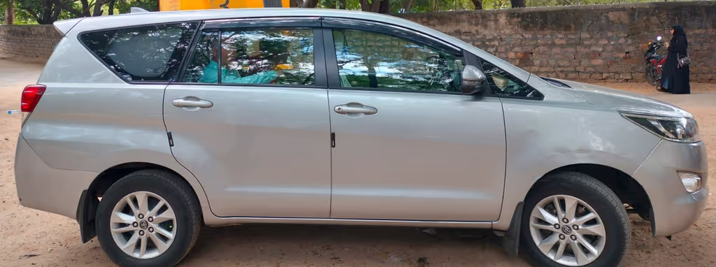 Hyderabad Private Tour - Vehicle Innova