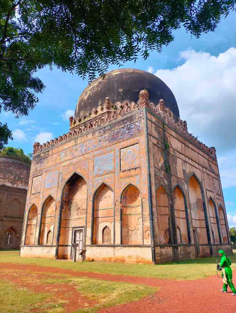 Hyderabad Private Tour - Bahmani kings Tombs