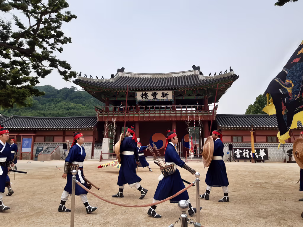 Seoul Private Tour - KING'S BODYGUARDS