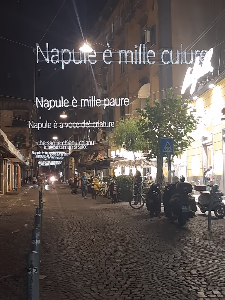 Naples Private Tour - Naples street light