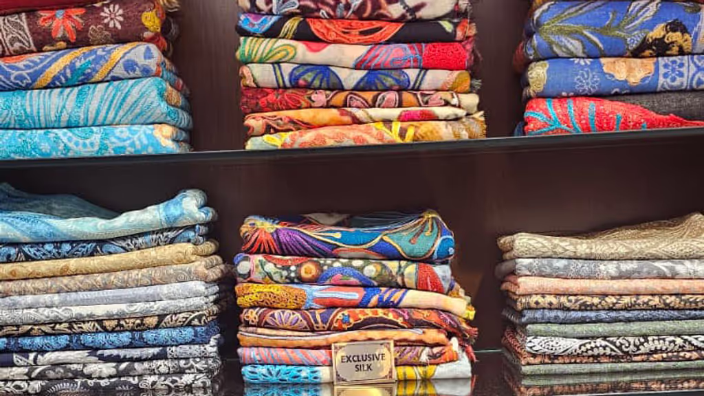 Istanbul Private Tour - Grand Bazaar silk scarves