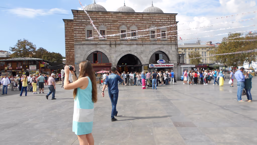 Istanbul Private Tour - Spice Bazaar outside