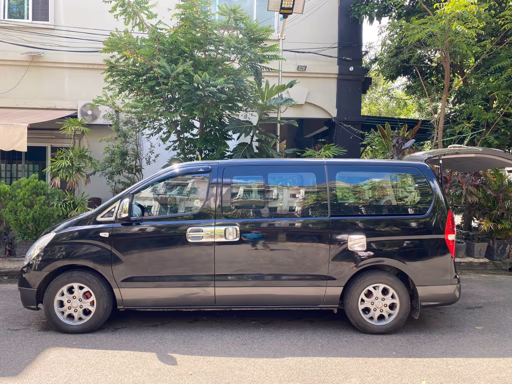 Siem Reap Private Tour - Car: Hyundai Grand Starex 2010