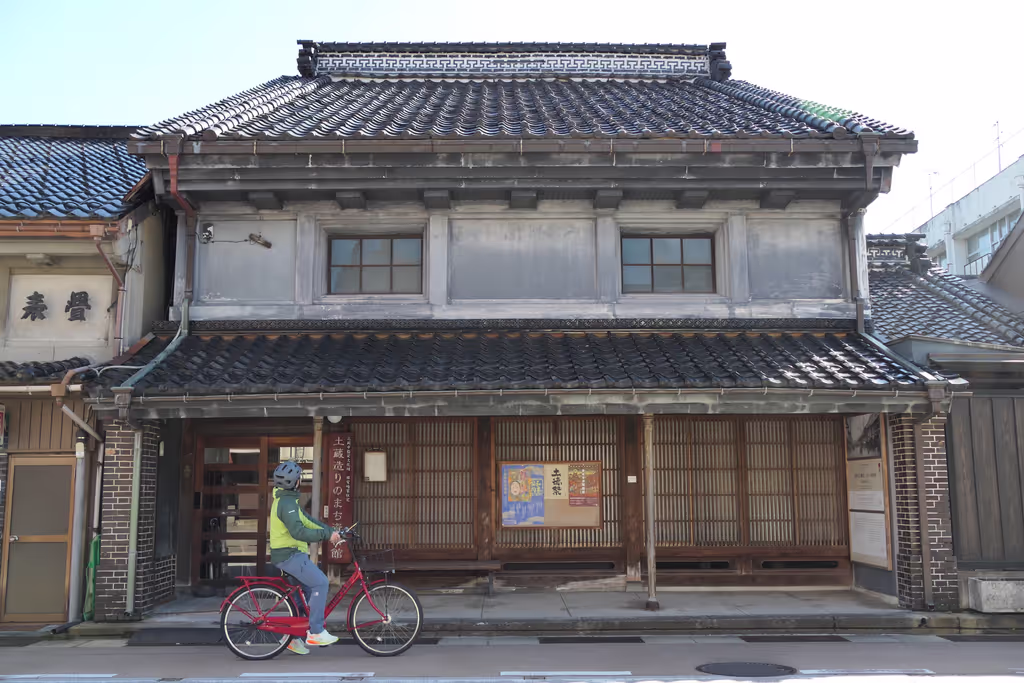 Toyama Private Tour - historical building