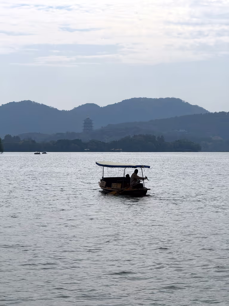 Hangzhou Private Tour - Boat Cruise_Hand Rowed