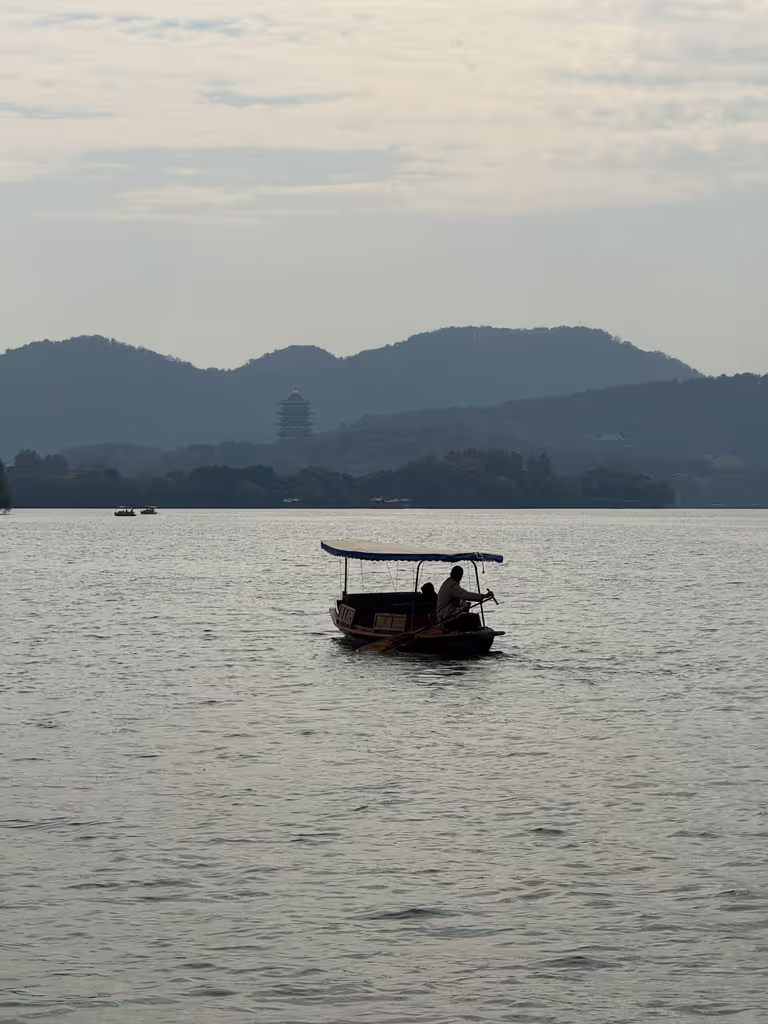 Hangzhou Private Tour - Boat Cruise_Hand Rowed