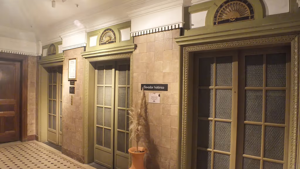 Sao Paulo Private Tour - Light Shopping Mall - Historic Lifts