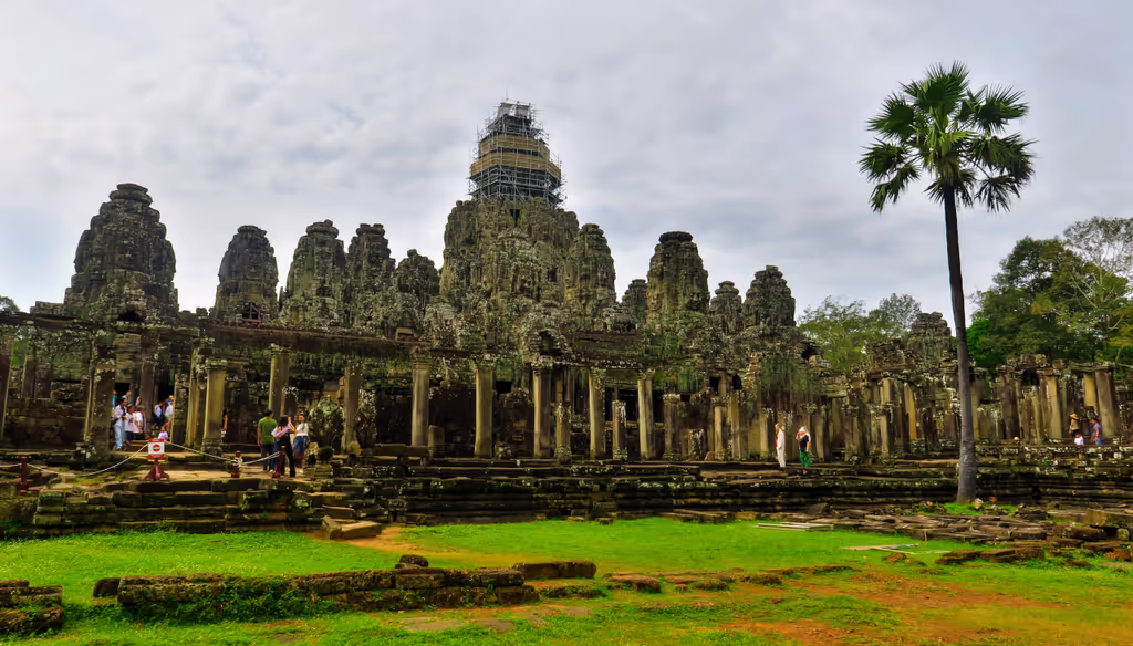 Siem Reap Private Tour - The Buddhist temple of Bayon