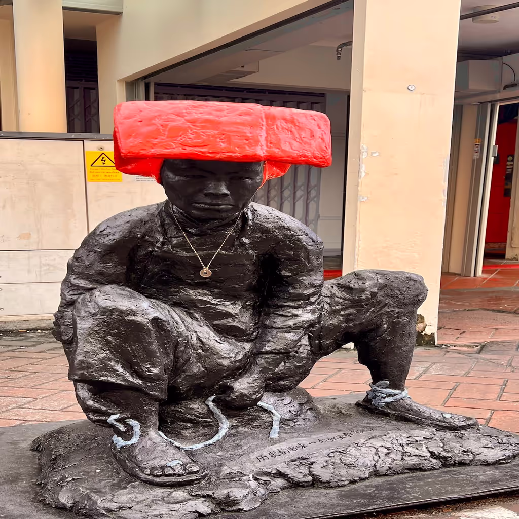 Singapore Private Tour - Who is she, really?