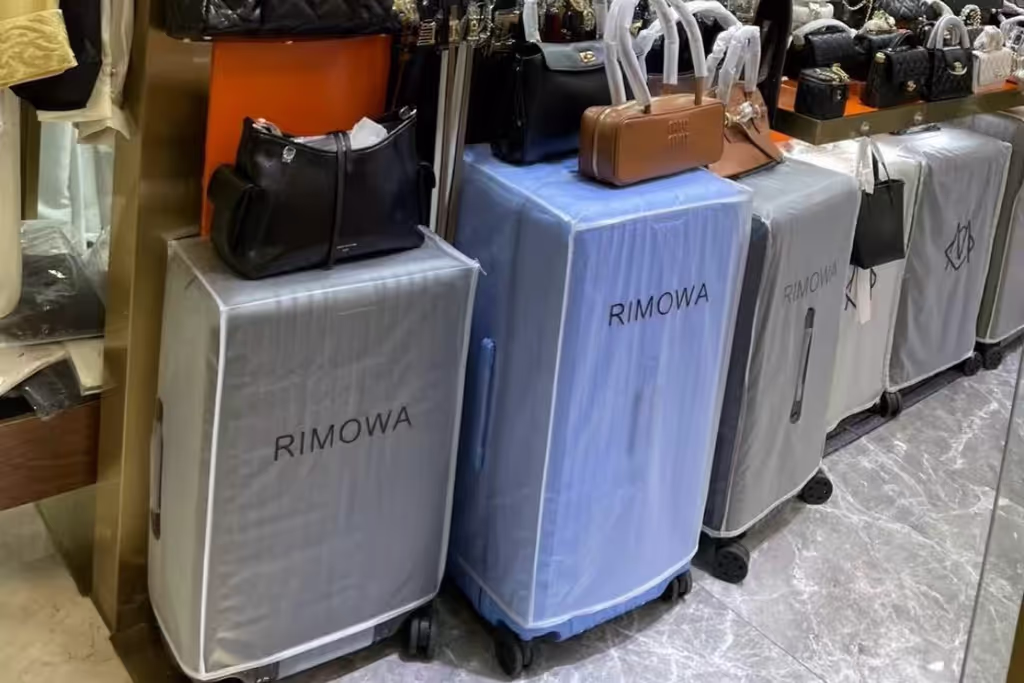 Shenzhen Private Tour - Clothes wholesale market