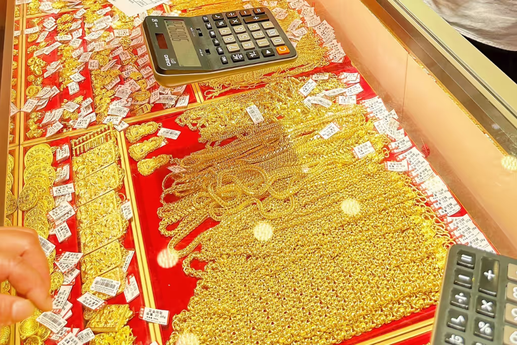 Shenzhen Private Tour - Jewelry wholesale market