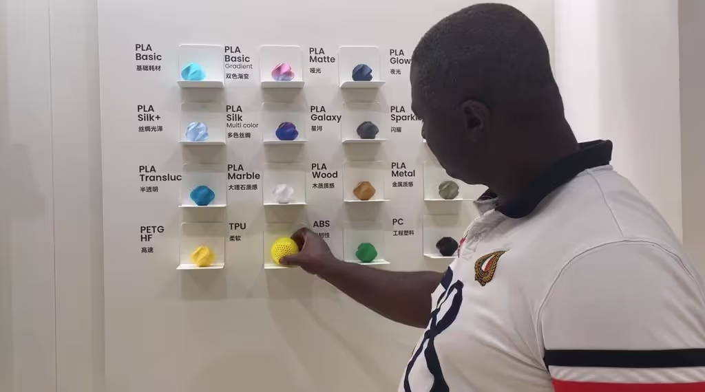 Shenzhen Private Tour - Visiting 3D studio