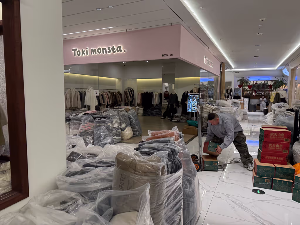 Hangzhou Private Tour - Clothing market 6