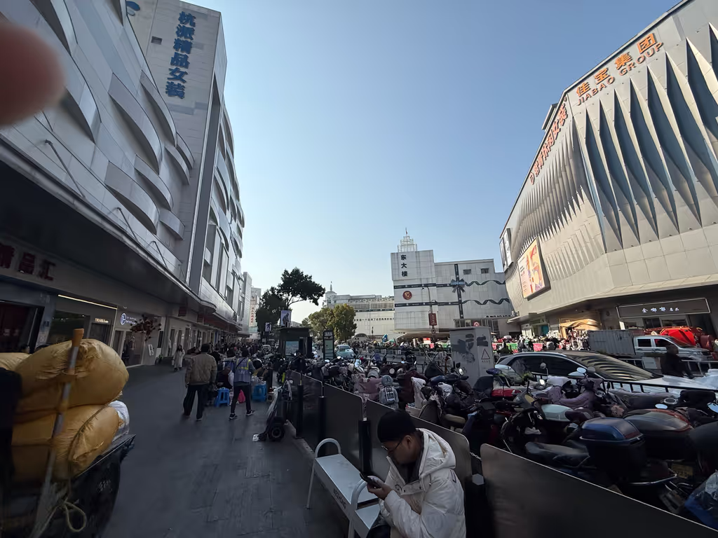 Hangzhou Private Tour - Clothing market 2