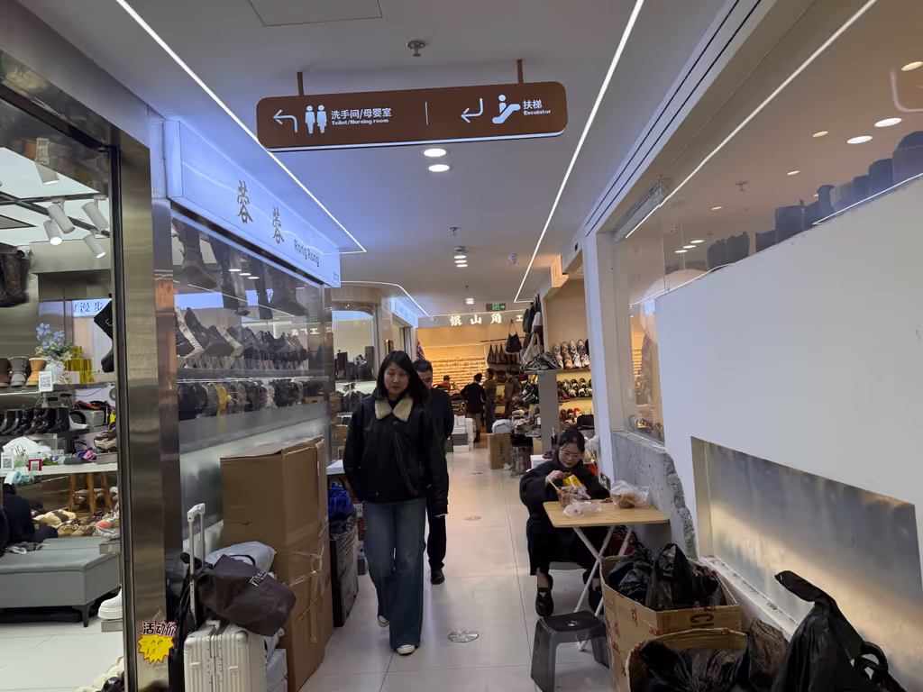 Hangzhou Private Tour - Clothing market 7