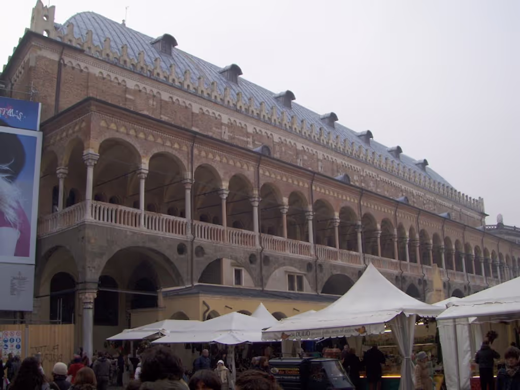 Vicenza Private Tour - Piazza Erbe and the Palazzo della Ragione