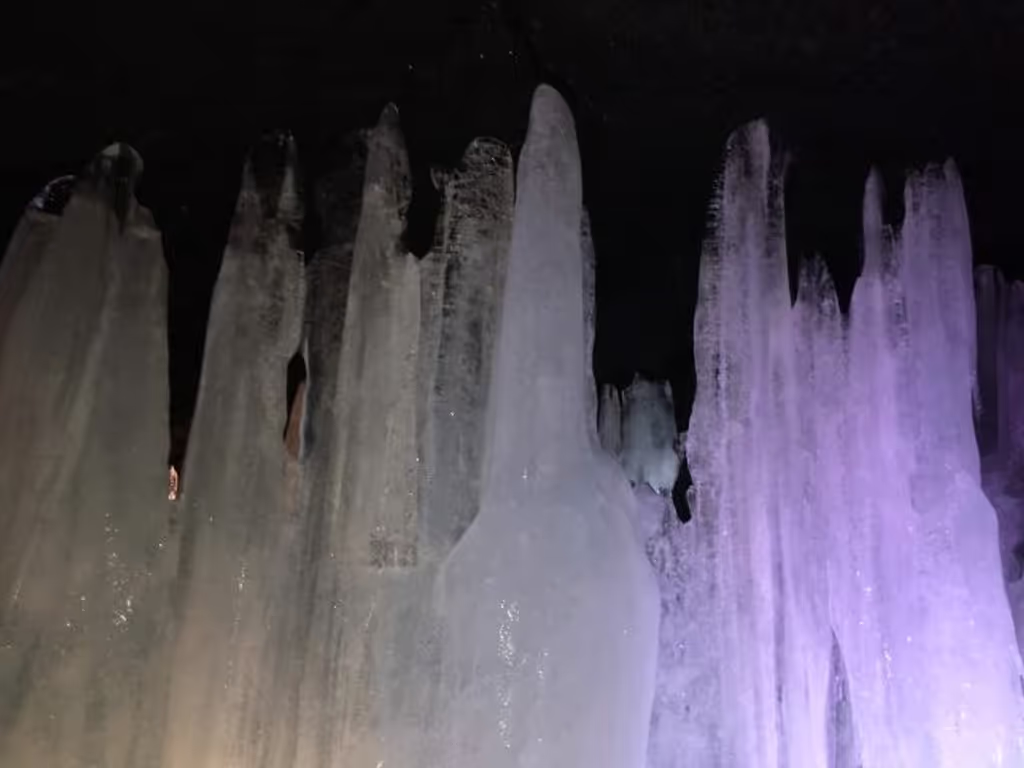 Yamanashi Private Tour - Ice pillers