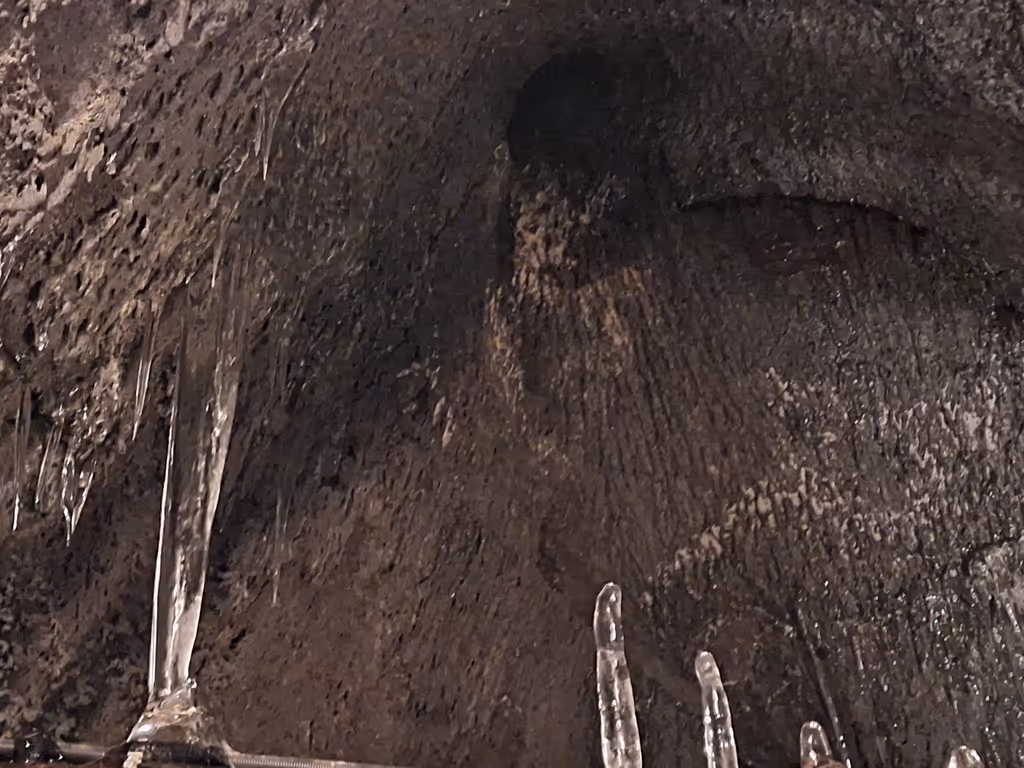 Yamanashi Private Tour - Stalactites and stalagmites