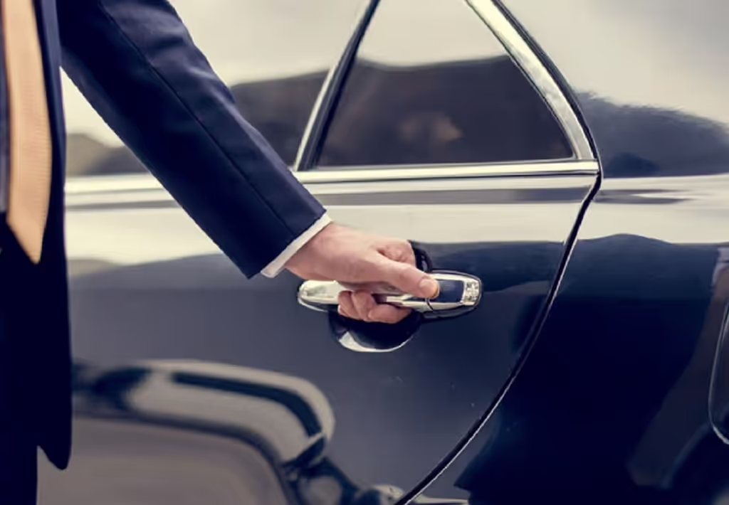 Seoul Private Tour - Hero: Maybach with guests, chauffeur