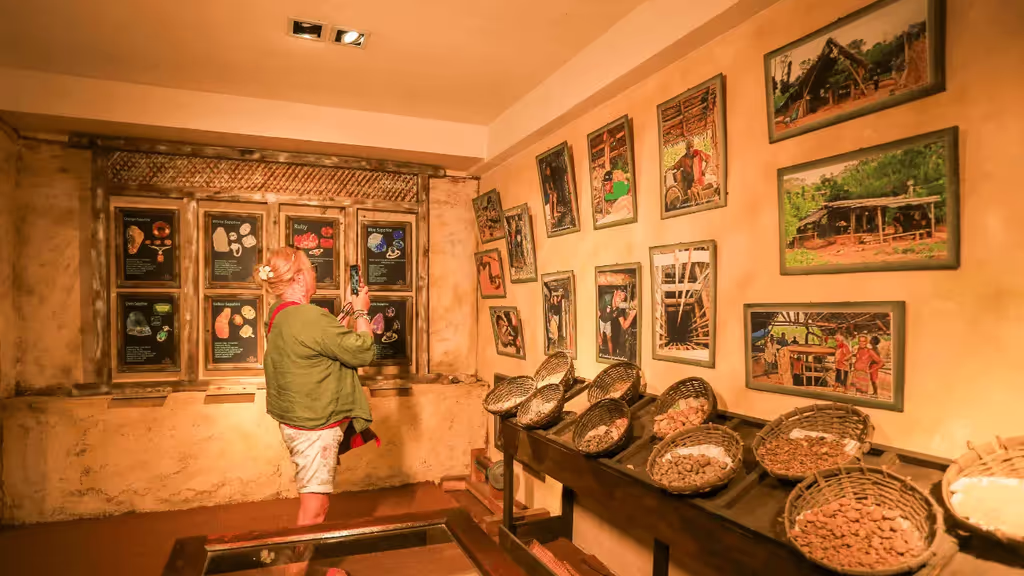 Colombo Private Tour - Gem Museum