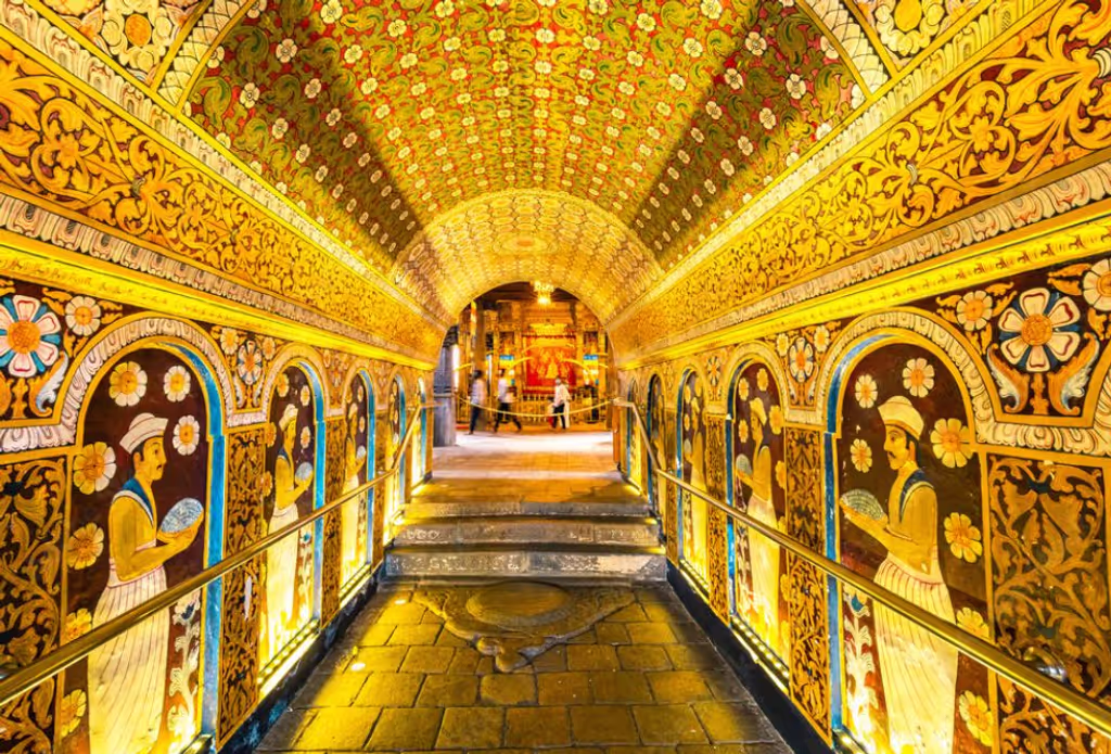 Colombo Private Tour - Tooth relic temple