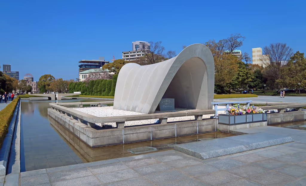 Hiroshima Private Tour - Memoriak Cenotaph