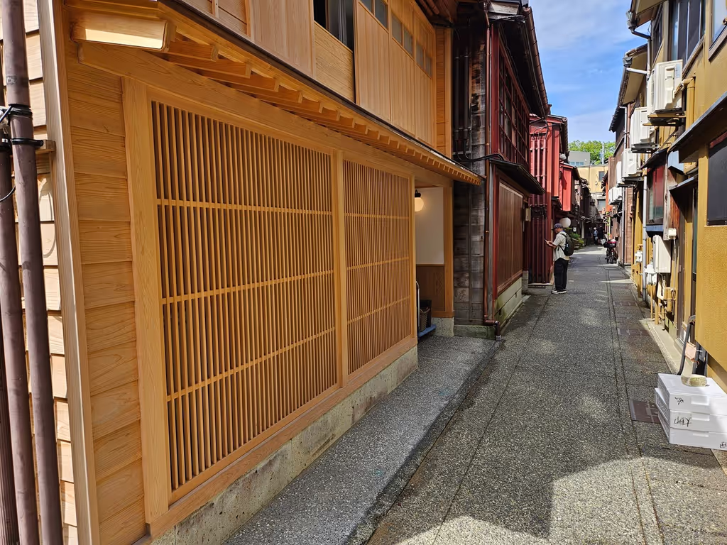 Kanazawa Private Tour - Kazuemachi Geisha District