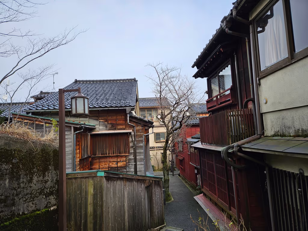 Kanazawa Private Tour - Kazuemachi Geisha District