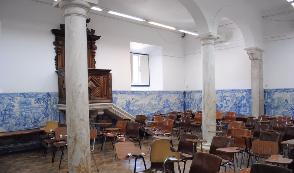 Evora Private Tour - University of Évora