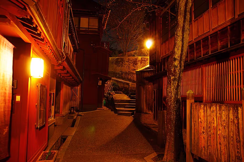 Kanazawa Private Tour - Kazuemachi Chaya Geisha District