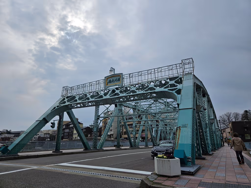 Kanazawa Private Tour - Saigawa River Bridge