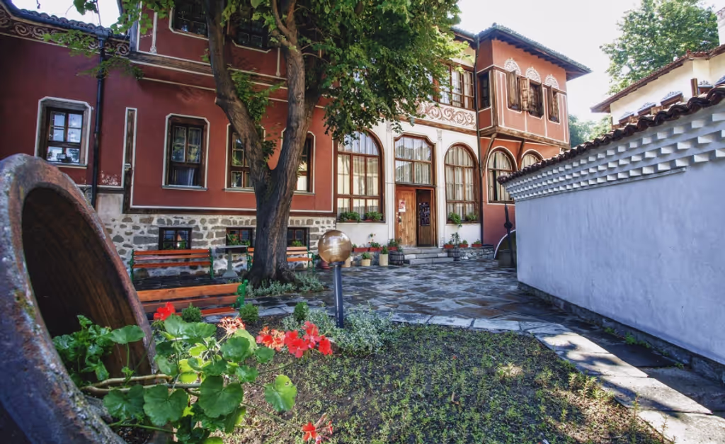 Sofia Private Tour - Balaban house courtyard