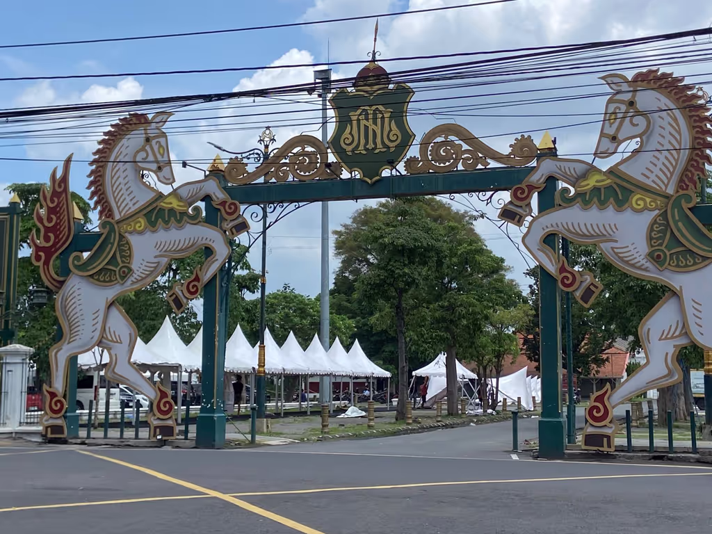 Surakarta Private Tour - Gate of Mangkunegaran Palace