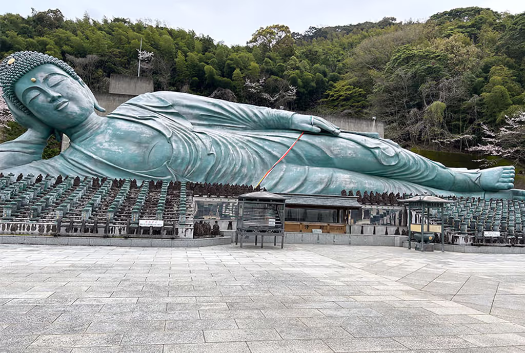 Fukuoka Private Tour - The world biggest bronze reclining Buddha