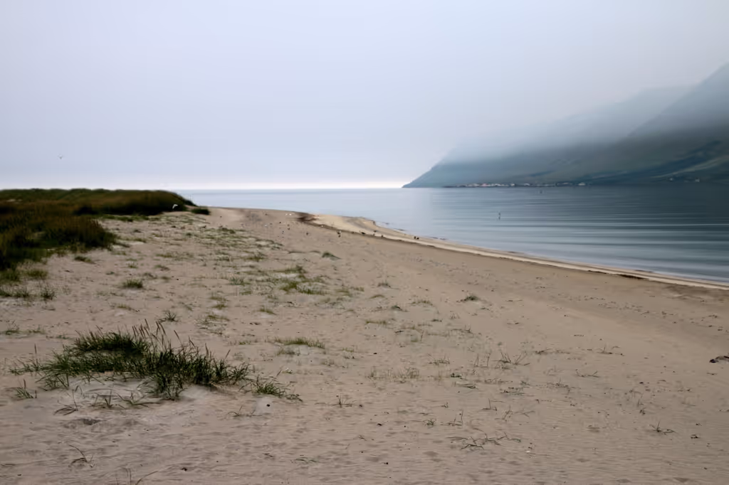 Isafjordur Private Tour - Holtsfjara Beach
