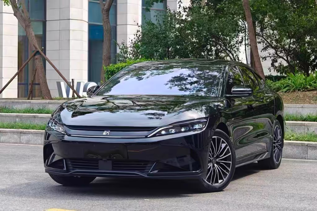 Chengdu Private Tour - Five-seater sedan