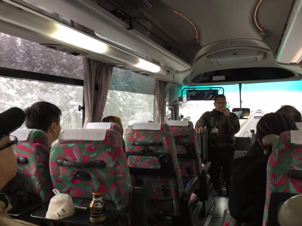Tokyo Private Tour - The half-day bus tour for foreigners to Shirakawago