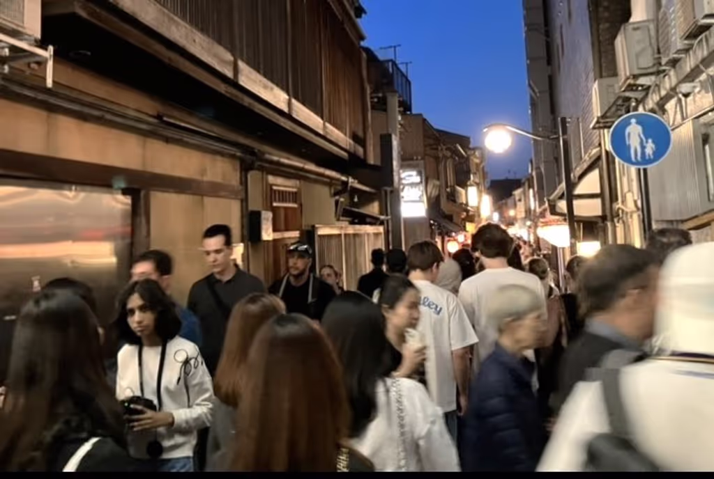 Kyoto Private Tour - Pontocyo at night