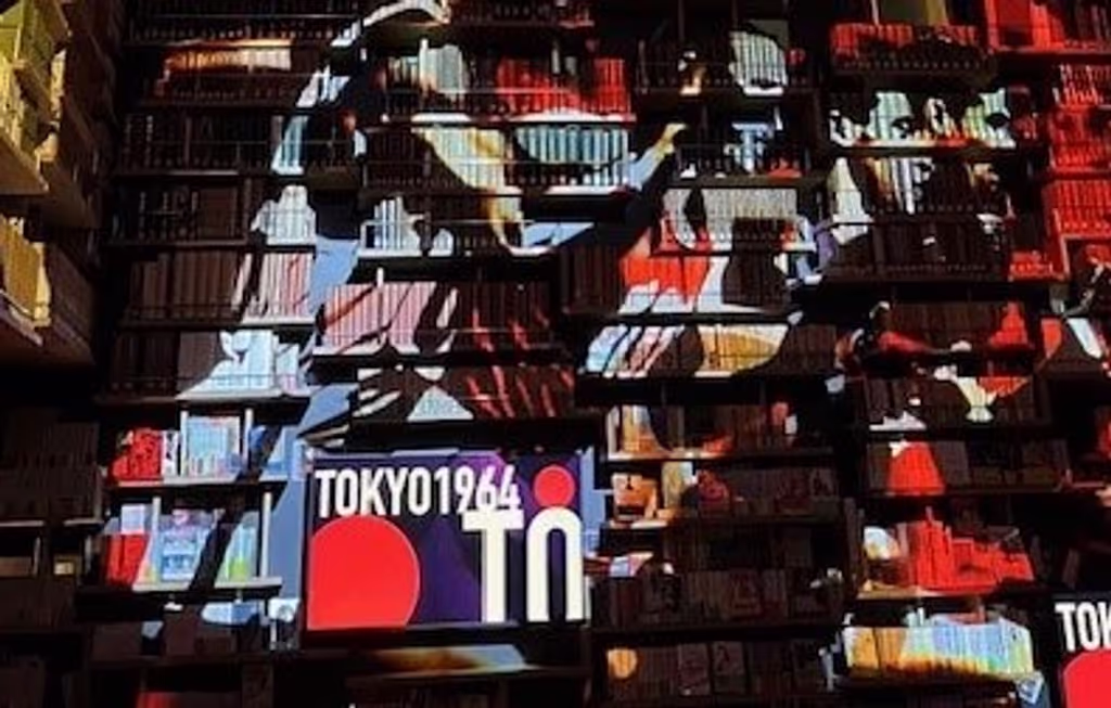 Saitama Private Tour - Projection mapping on bookshelf