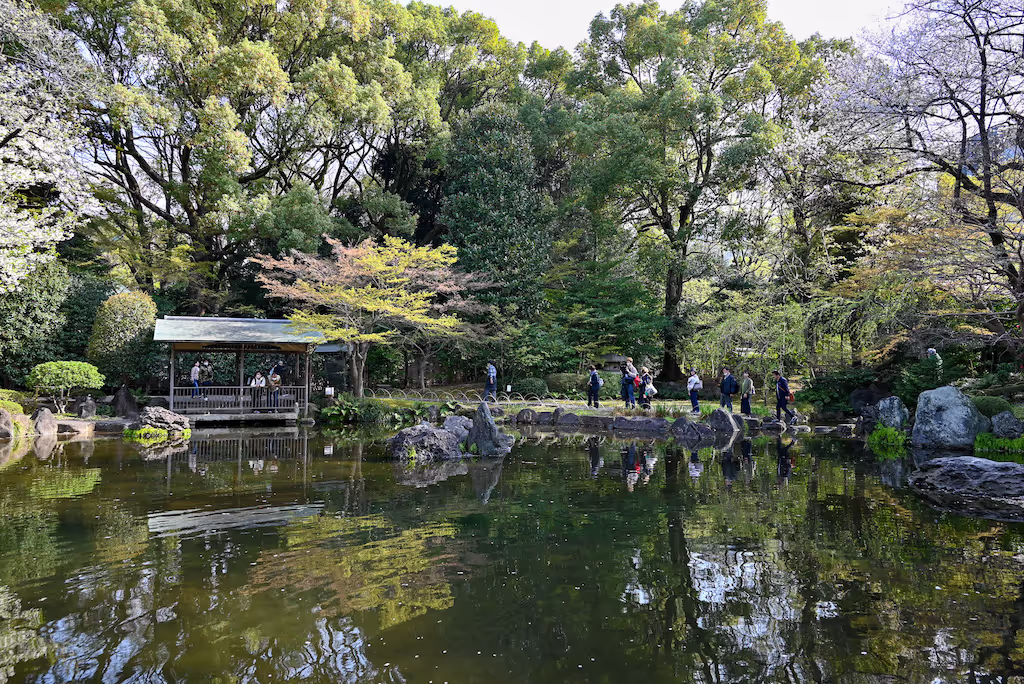 Kanagawa Private Tour - Japanese Garden at Yasukuni Shrine