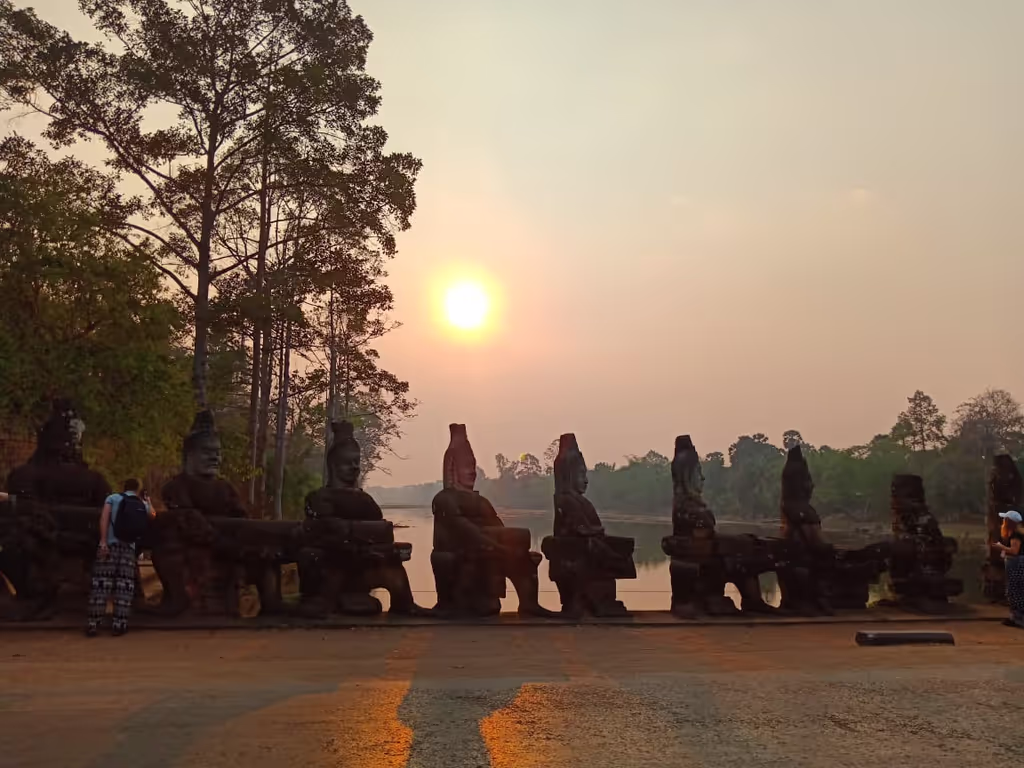 Siem Reap Private Tour - Angkor Sunrise cycling tour