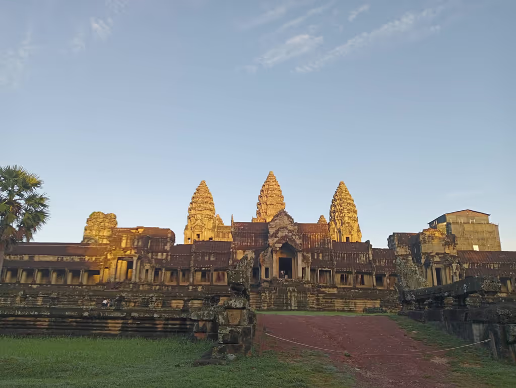 Siem Reap Private Tour - Angkor Sunrise cycling tour