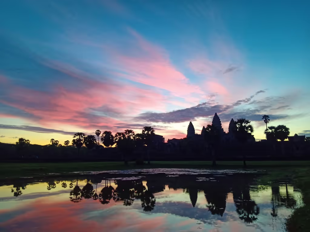 Siem Reap Private Tour - Angkor Sunrise cycling tour