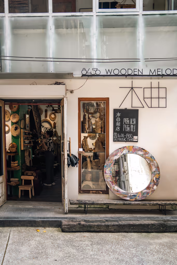 Shenzhen Private Tour - Dafen Oil Painting Village