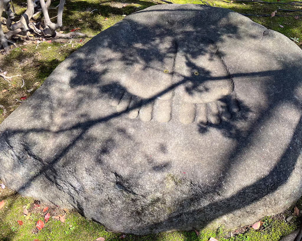 Kanagawa Private Tour - the Buddha’s Footprint Stone, Kuhonbutsu Temple