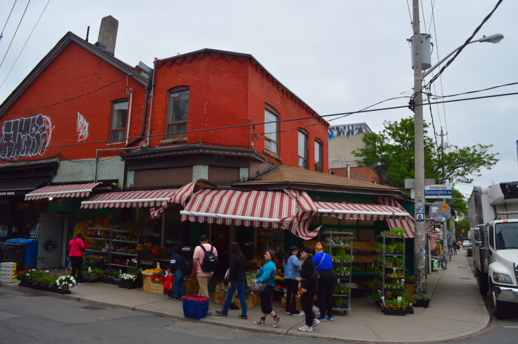Toronto Private Tour - Kensington Fruit Market