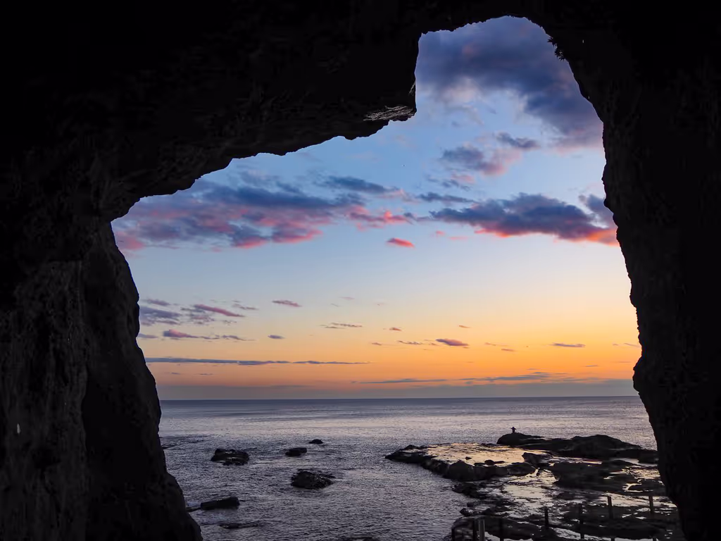 Kamakura Private Tour - Cave, Enoshima Island