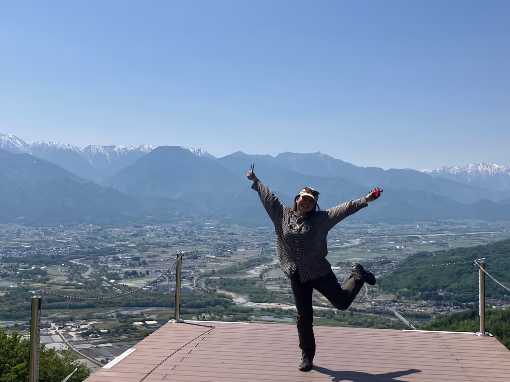 Nagano Private Tour - Lovely Pose at Launch Site of Hang-gliders (May)