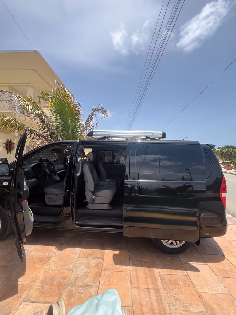 Dakar Private Tour - Easy access and plenty of space for your luggage